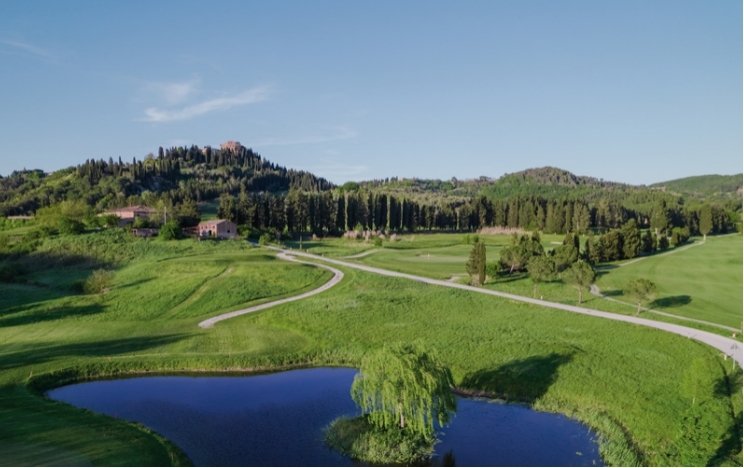 Nel Castelfalfi Golf Club il formatore Maurizio Mantovani ha organizzato una Golf development experience per mostrare la capacità dello sport di creare team di lavoro coesi e vincenti